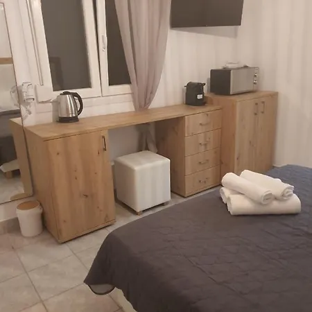 Lucia Villa *