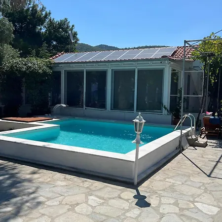Lucia Villa *